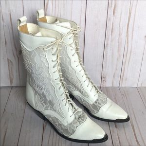 🪽🤍 Vintage Acme white Lace Up Lace Boots
